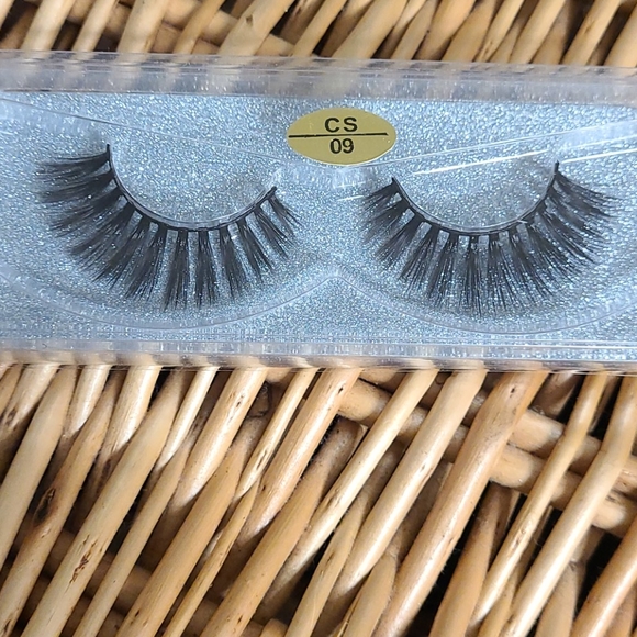 Lashes - Picture 10 of 11